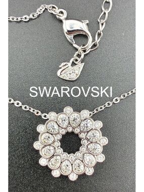 Swarovski Asset Crystal Circle Pendant Necklace Silver Tone 16-18" adjustable